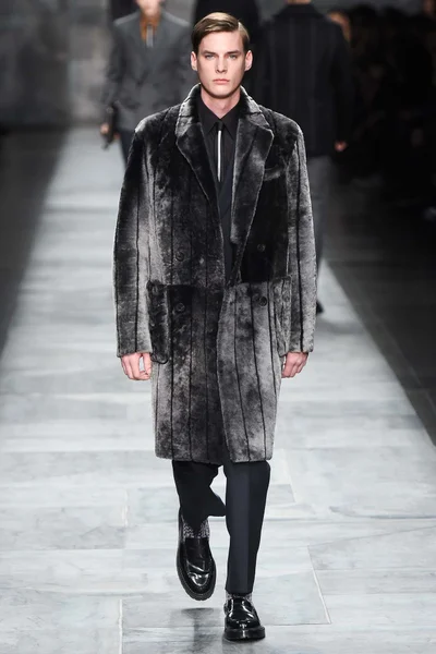 Look 38